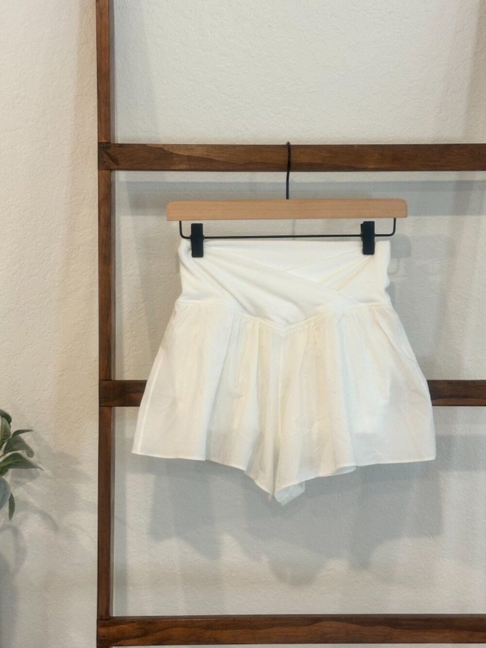 OFFLINE Aerie Real Me Crossover Flowy Shorts White Small NWT - Picture 3 of 12